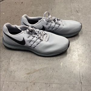MEN’s GREY & BLK NIKE SNEAKERS